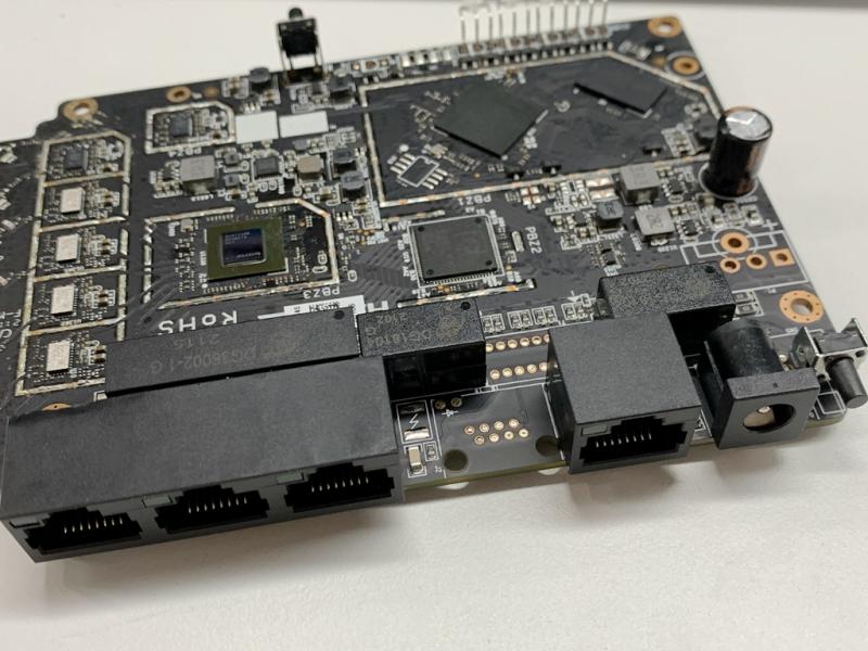 新华三5400Mbps WiFi6路由器拆解：硬件性能过剩了？