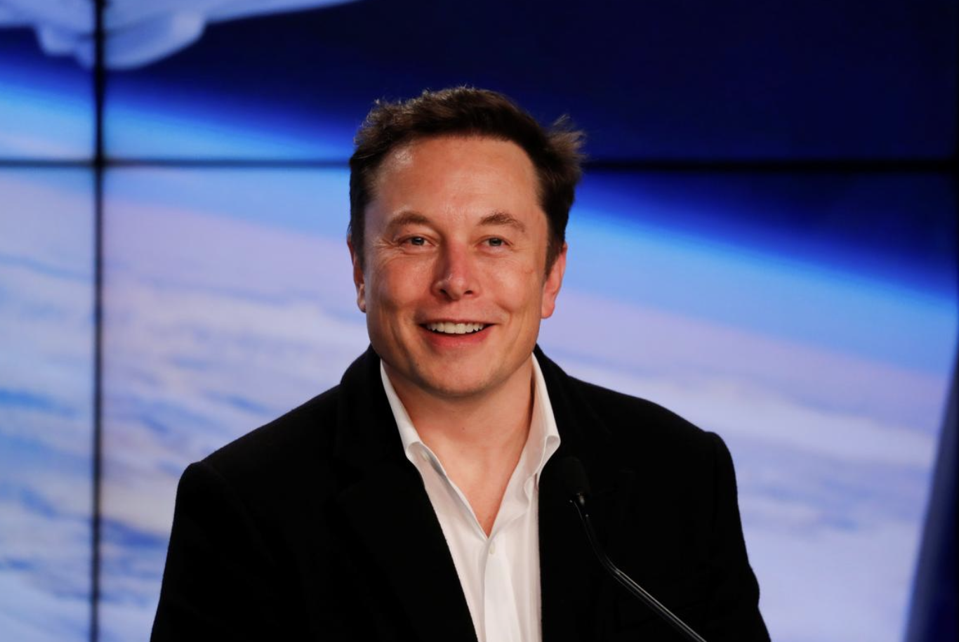 身价2400亿美元，马斯克再成全球首富，巴菲特不买特斯拉原因是？