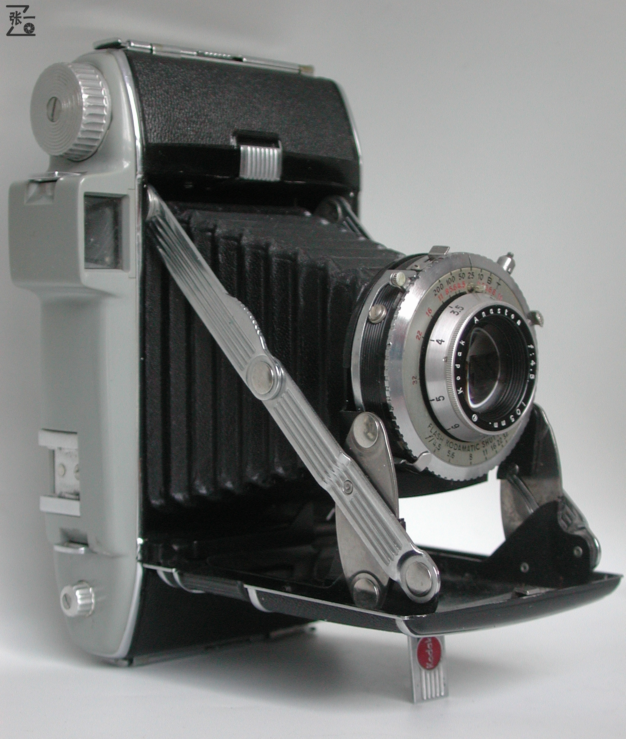 柯达最后一款发条过片的旁轴相机：Kodak Motormatic 35R4