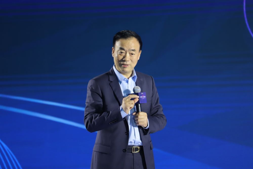 首日大涨303%，孩子王横空出世！汪建国再获200亿母婴龙头