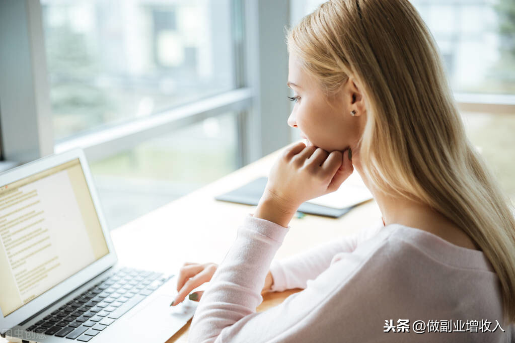 如何通过文字赚钱，兼职文案、投稿、做自媒体？