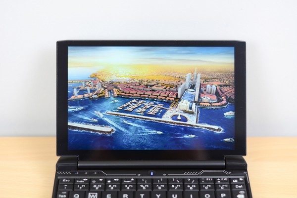 “小不点”游戏笔记本电脑评测：只有7英寸，跑分超92W