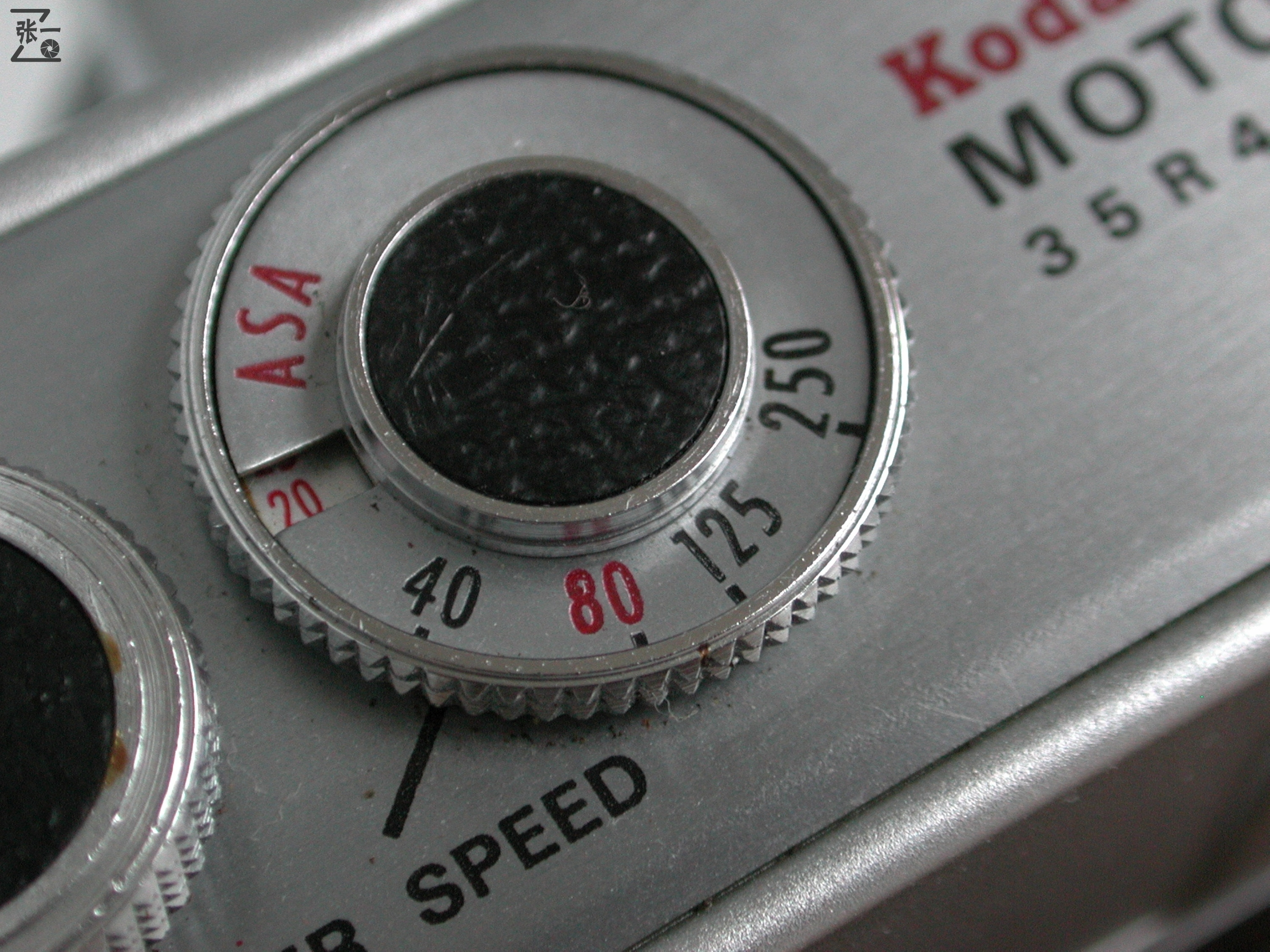 柯达最后一款发条过片的旁轴相机：Kodak Motormatic 35R4