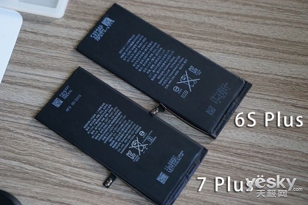 iPhone7拆机发现 电池居然更小了!