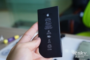 iPhone7拆机发现 电池居然更小了!