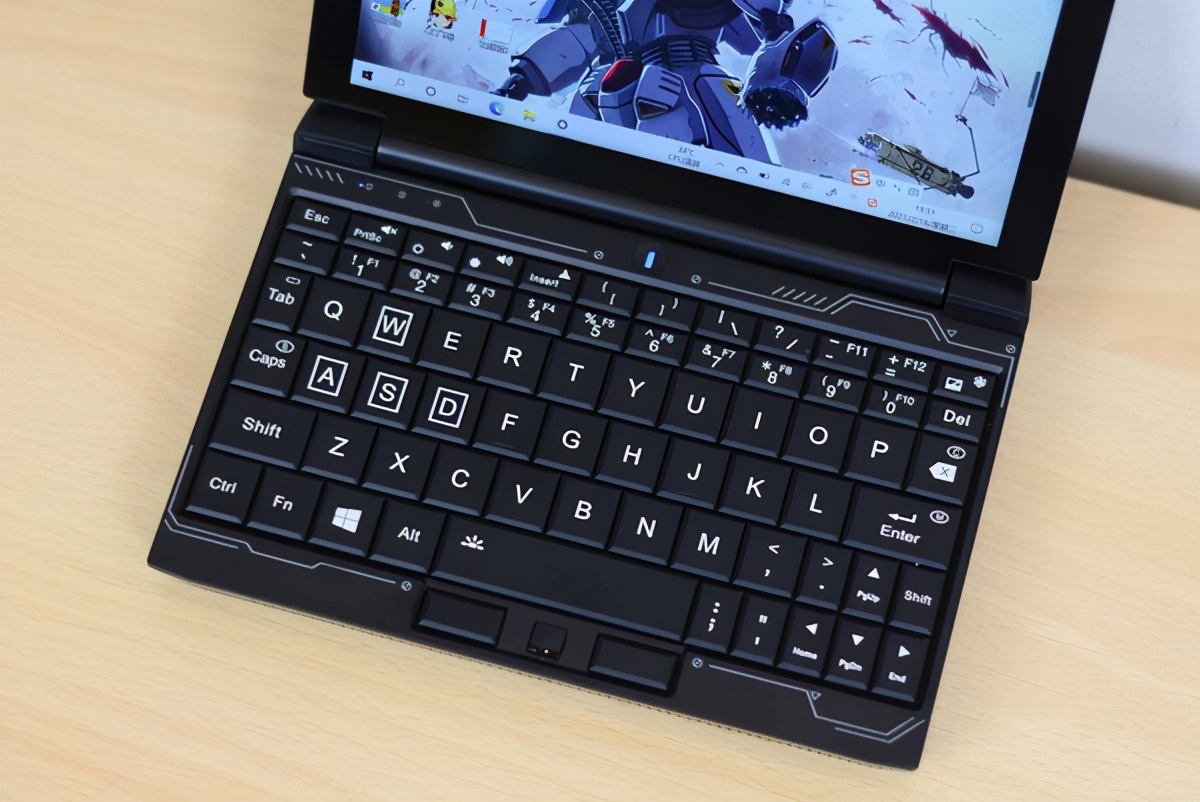 “小不点”游戏笔记本电脑评测：只有7英寸，跑分超92W