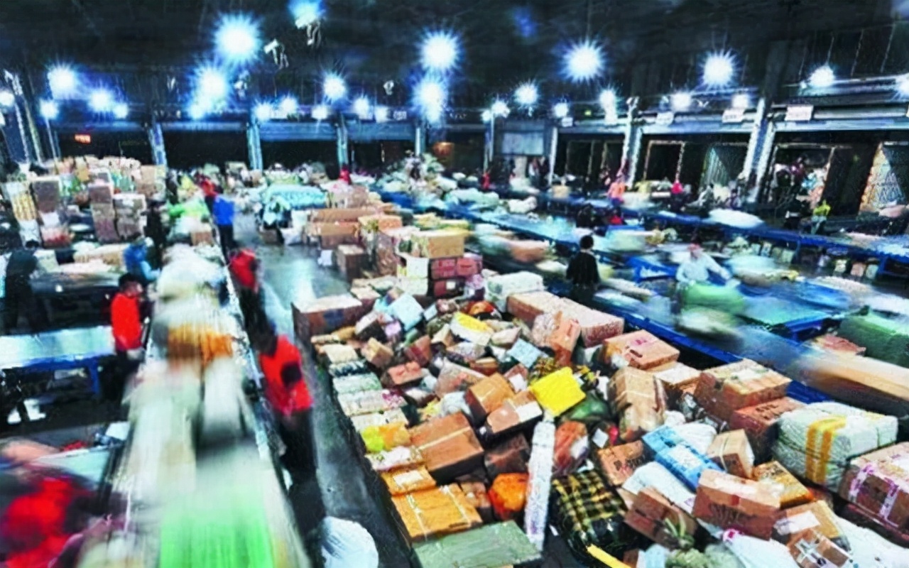 快递企业抱团涨价，却进一步加剧对快递小哥的压榨