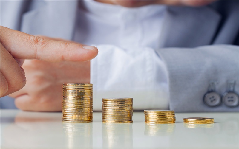 普通人想咸鱼翻身，在当前经济形势下，如何才能做到？