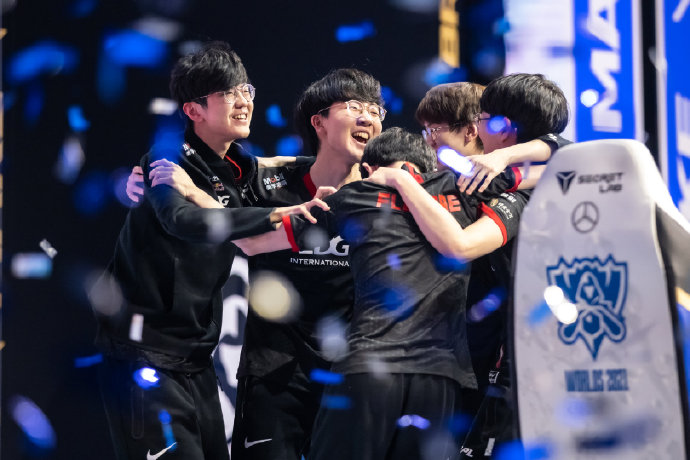 EDG拿下第一，背后的神秘富豪出现，家族财富超过700亿