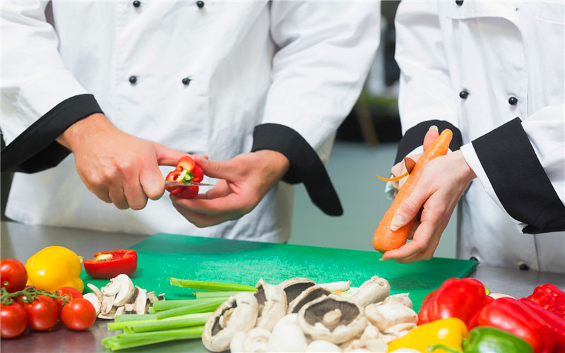 42岁的人手里有20万，投资做什么项目，可以一年收入100万？