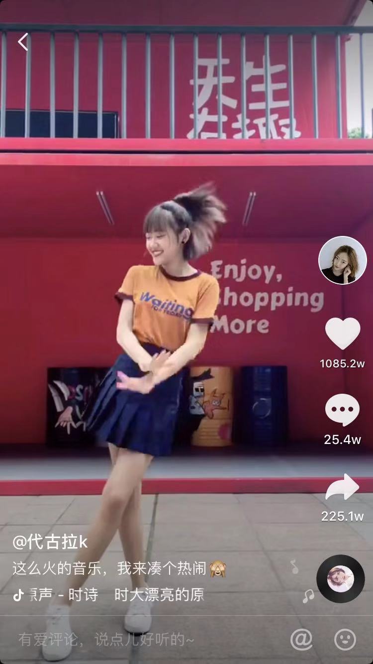 千万级抖音网红亮相直播间，连麦跳舞样样都有