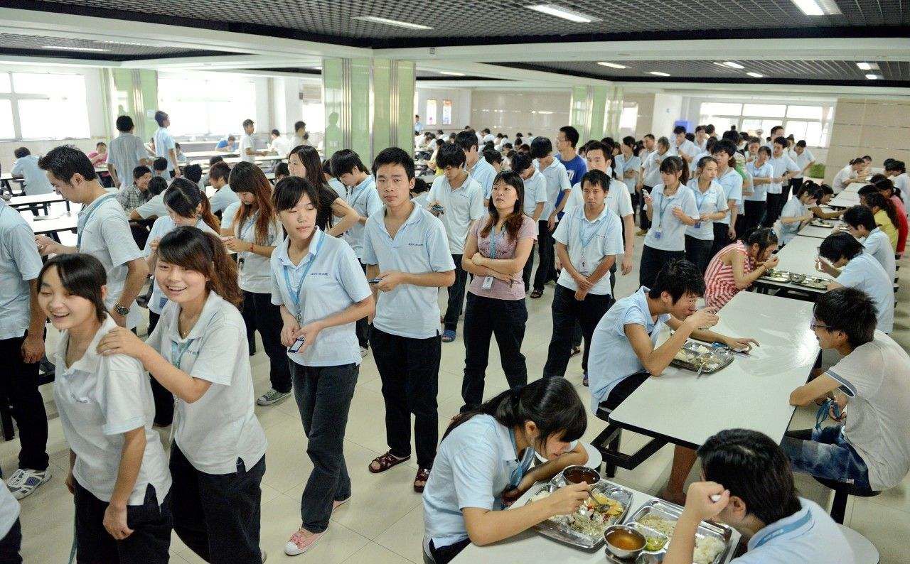 又一打工“怪象”出现：工厂包吃住不去，送外卖风里雨里却被追捧
