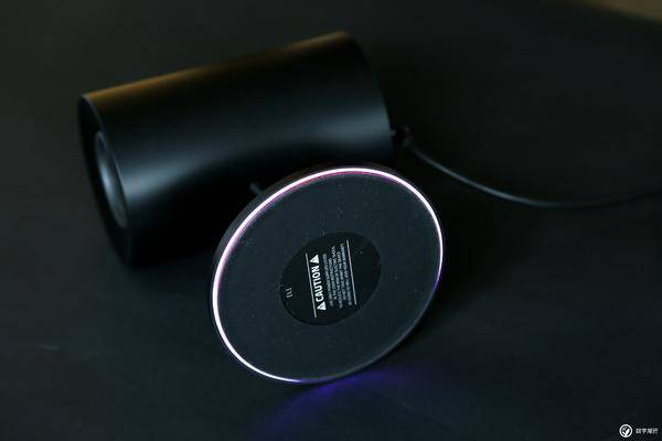 雷蛇天狼星 2.0 幻彩版：这就是「灯厂」首款搭载灯效的音箱