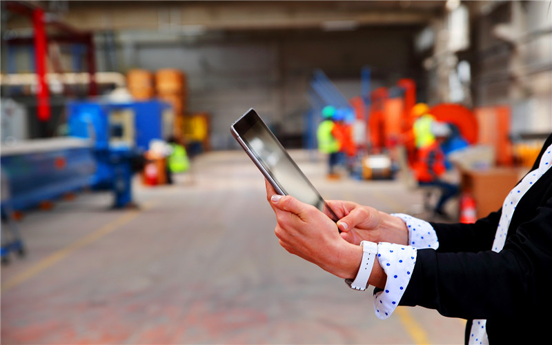 经济结构改革，不能以私营小微企业的利益损失为代价，要妥善处置