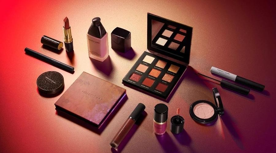 股价大跌88%，市值缩水超900亿！“国货之光”完美日记怎么了？