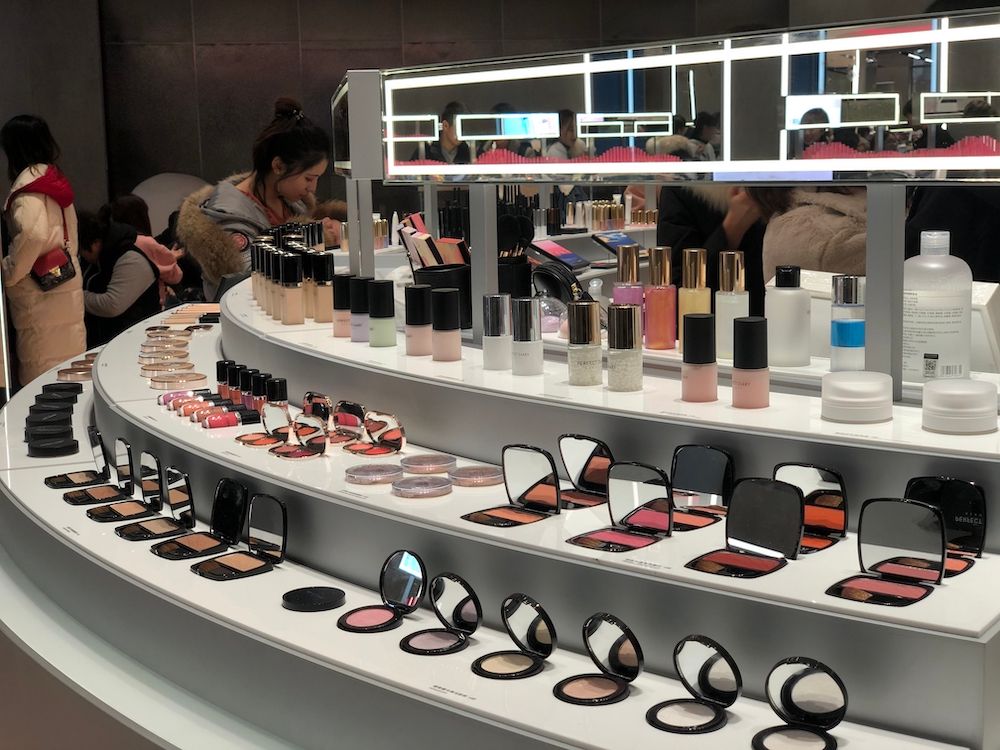 股价大跌88%，市值缩水超900亿！“国货之光”完美日记怎么了？