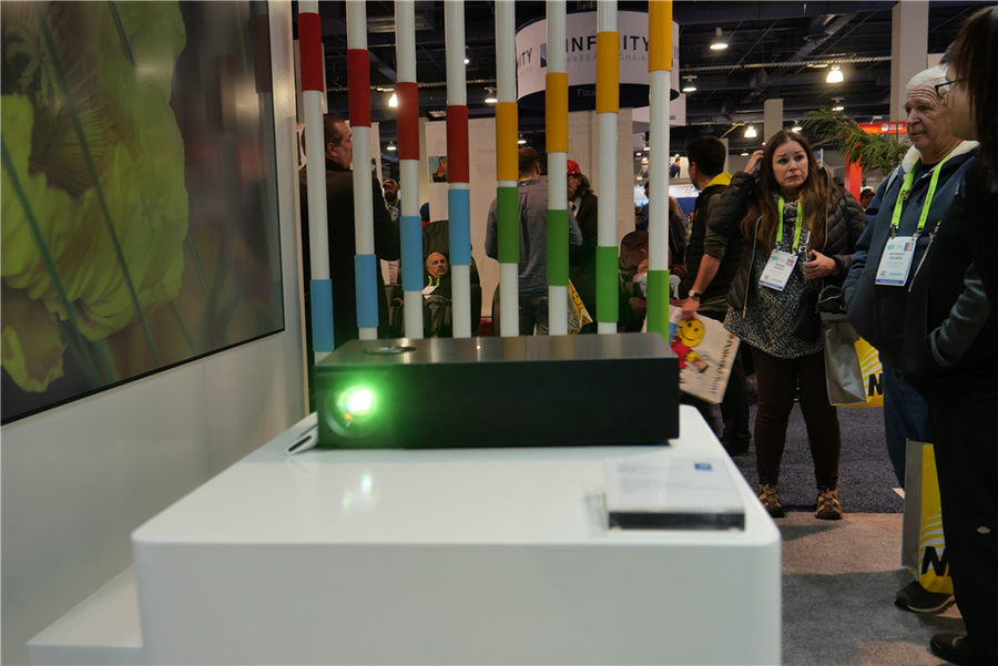 极米携4K无屏电视极光RS Pro亮相CES 2019