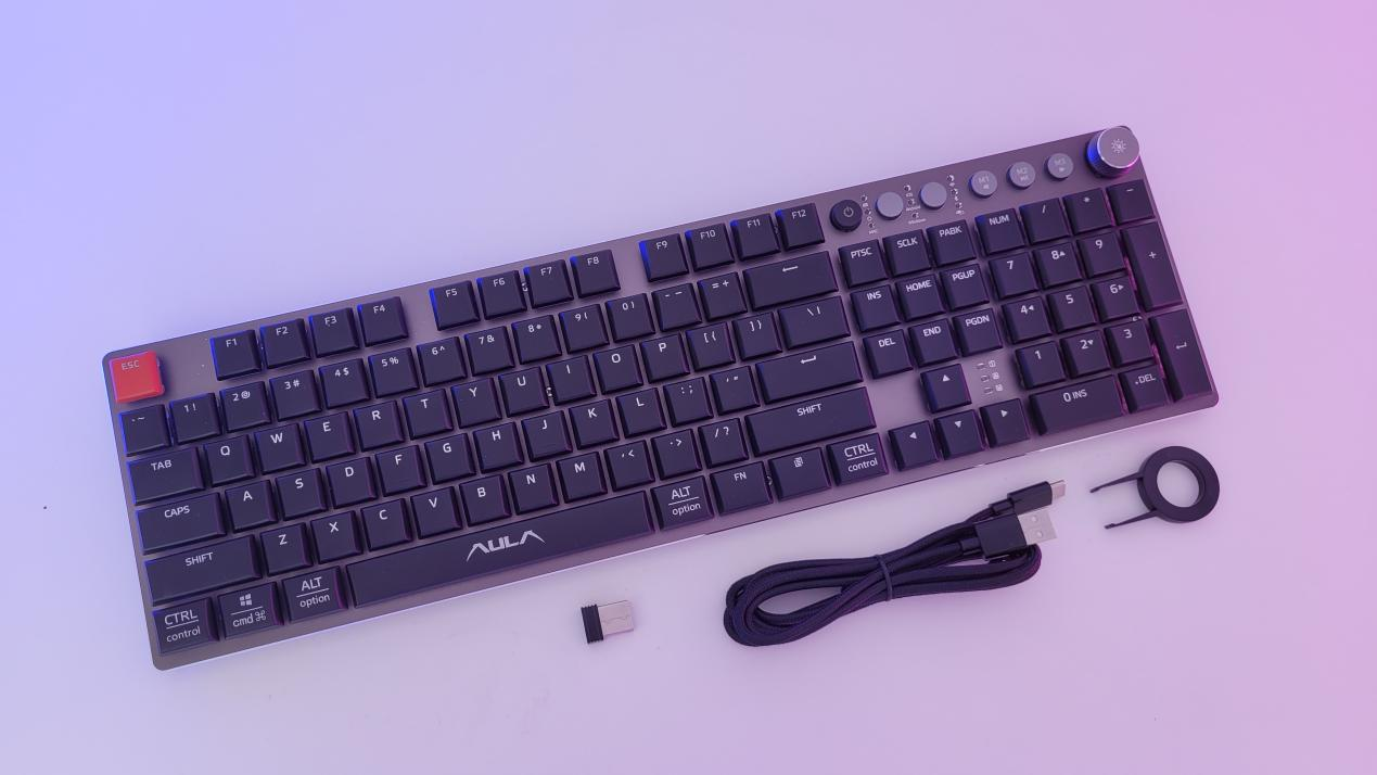 超薄的狼蛛F2090超薄型机械键盘，体验桌面上的硬核操作