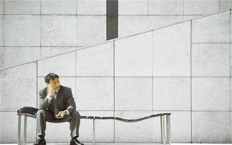 普通人想咸鱼翻身，在当前经济形势下，如何才能做到？