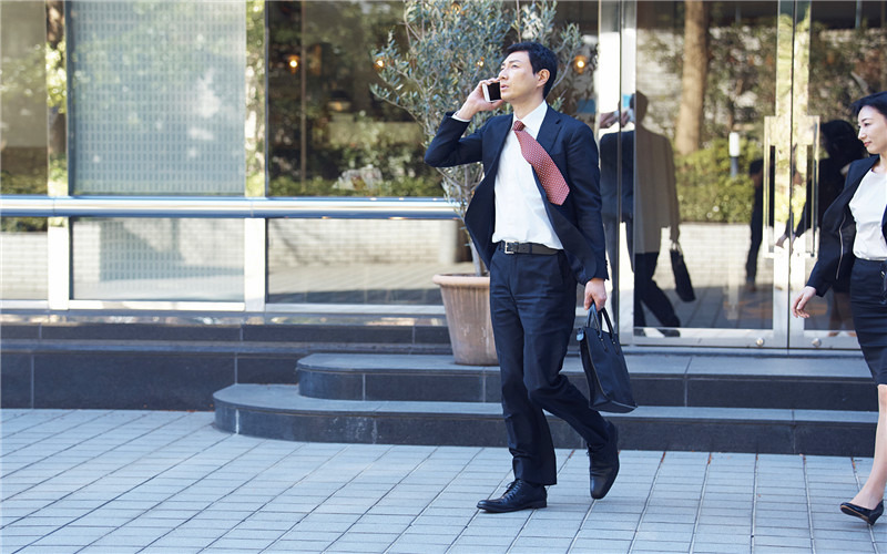 中年人负债太多，短期内无力偿还，讨债电话不断，接还是不接呢？