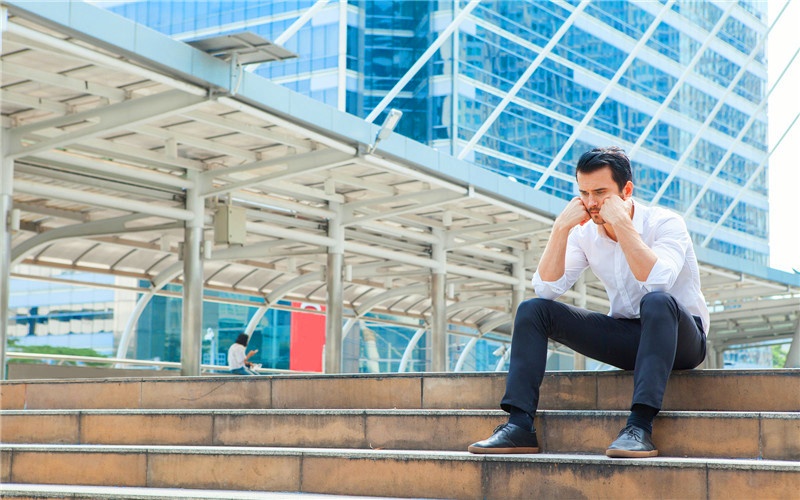 51岁的人失业2年，一直找不到事情做，干什么能月入5000元左右？