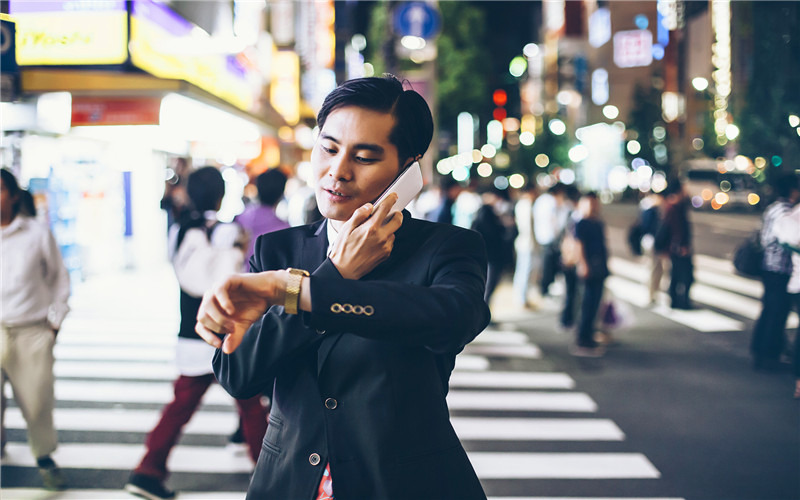 中年人负债太多，短期内无力偿还，讨债电话不断，接还是不接呢？