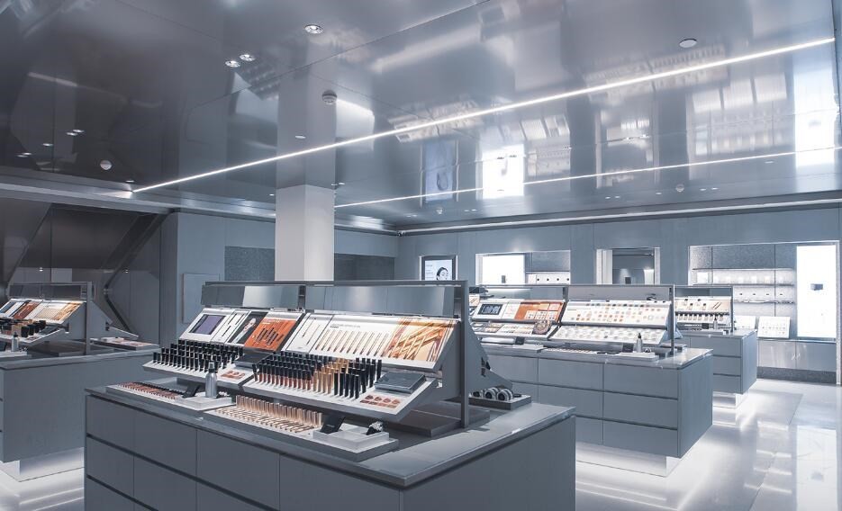 股价大跌88%，市值缩水超900亿！“国货之光”完美日记怎么了？