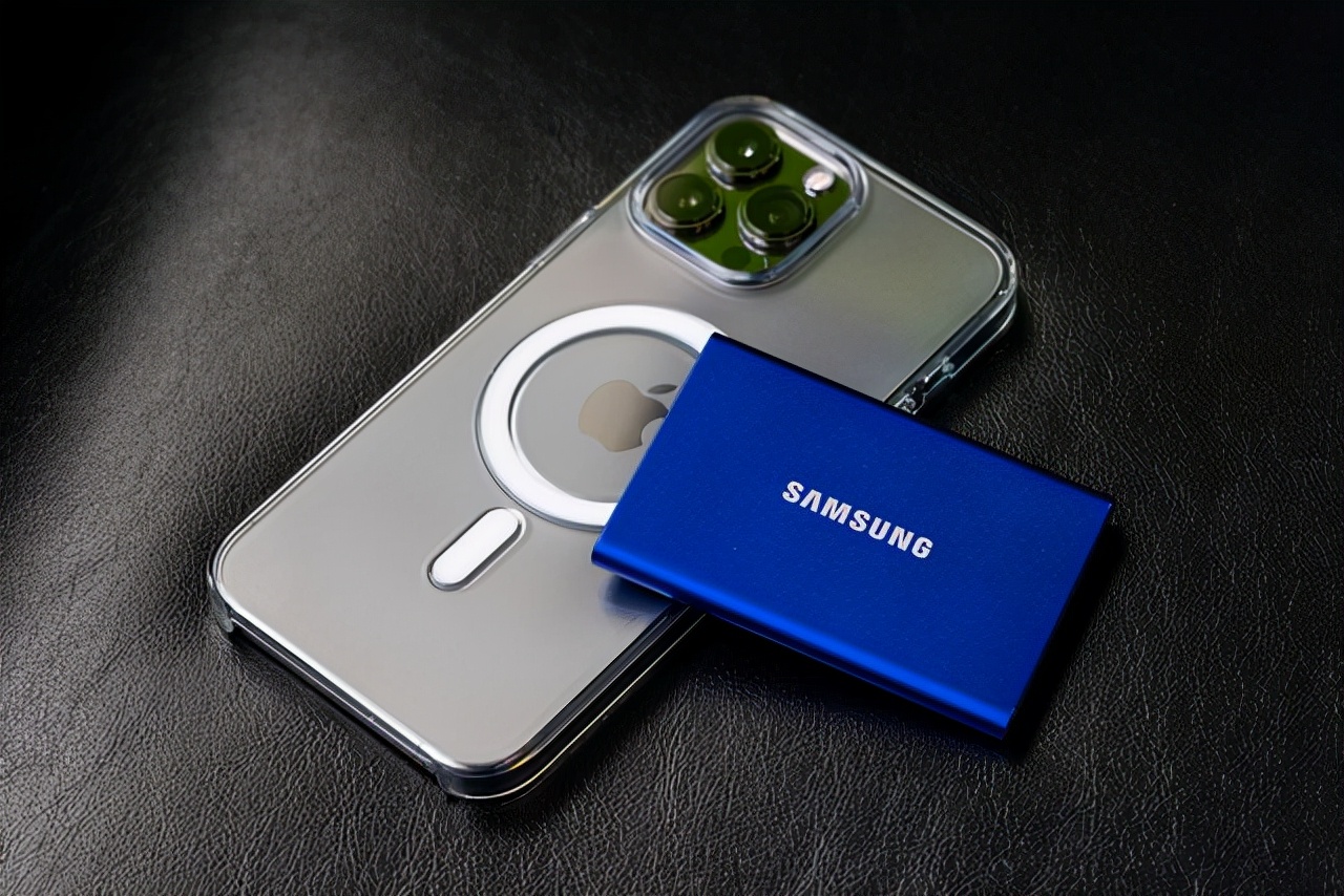 更快、更小、更稳定 为什么摄影师更青睐三星存储