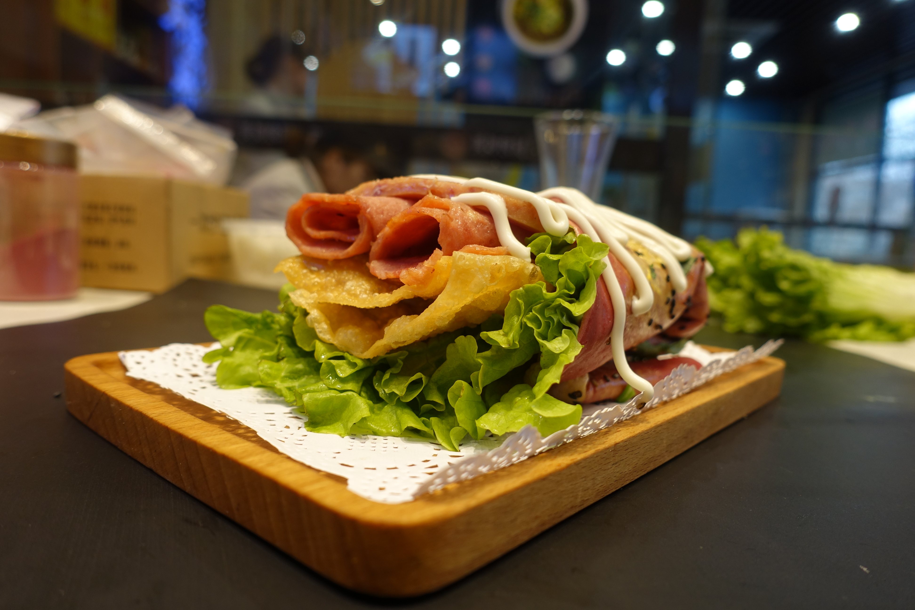 商业人物陈红｜从路边摊到快餐连锁品牌，煎饼如何焕发新生