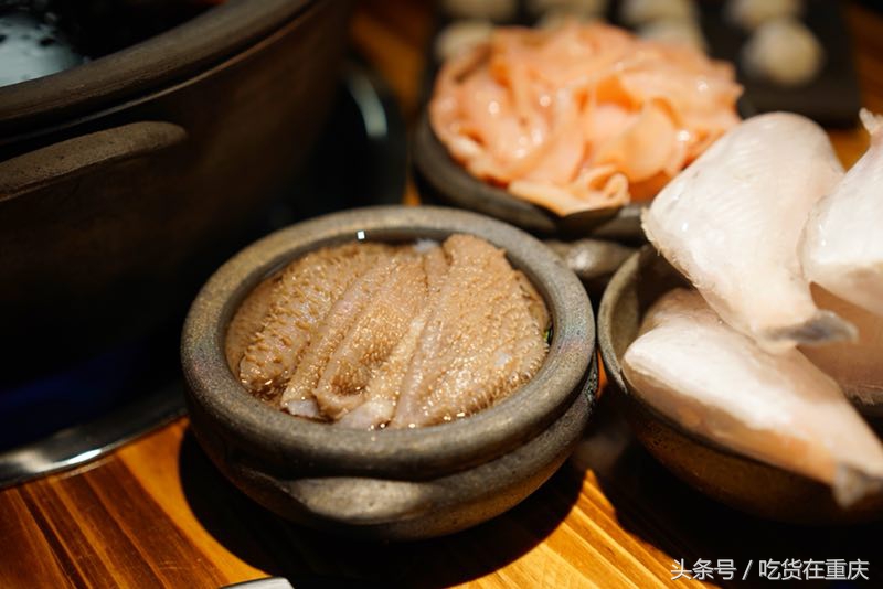 窑洞里烫砂锅串串，形式标新立异，味道到底如何？