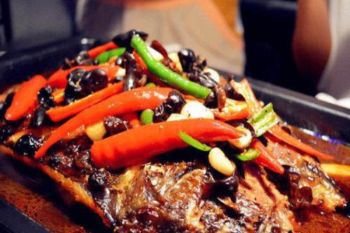 「探店」到底是什么让这个烤鱼店如此火爆？