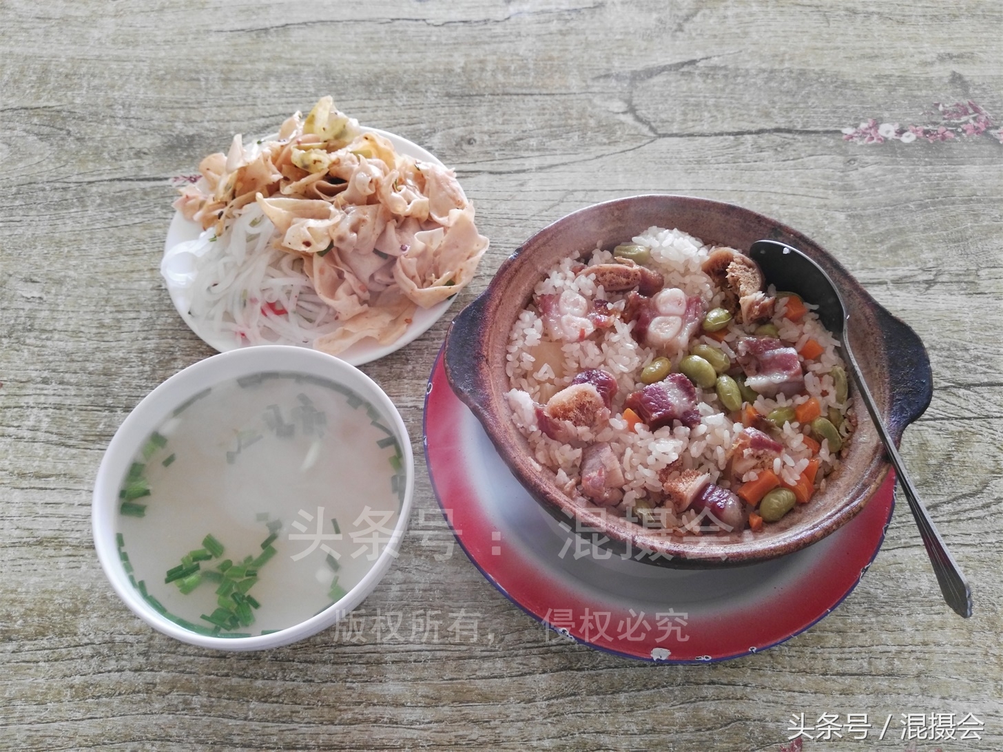 24小时熬制高汤，3小时慢煨的大凉山砂锅饭让广东煲仔也甘拜下风