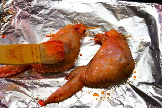 如何自己在家打造美味的鸡翅包饭？