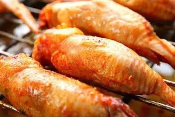 如何自己在家打造美味的鸡翅包饭？