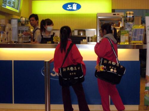 小小奶茶店如何撬动全国这么大的消费市场