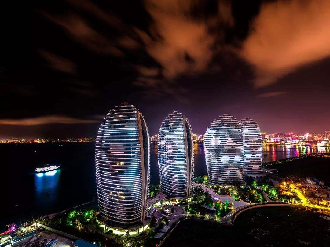 海南第一富豪：老师辞职创业，靠创业逆袭人生，身家102亿