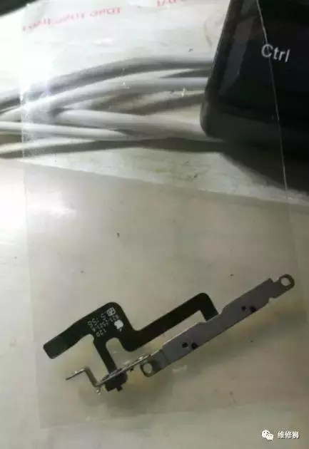 苹果6s进水充不进电，黑屏，怎么办？附背光灯维修图纸