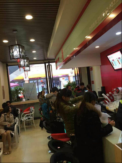 柳州新发现：御品贡茶排队热卖的背后