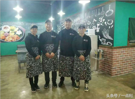 公务员辞职创业做餐饮，90后的他靠板尚小哥铁板烧爆红
