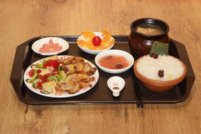 烂大街的瓦罐快餐目前还赚钱吗，看日赚1千的他是怎么说的？