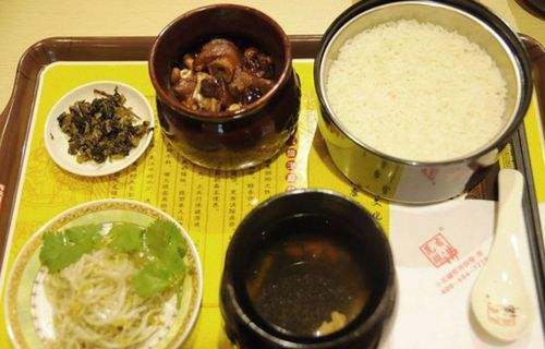 烂大街的瓦罐快餐目前还赚钱吗，看日赚1千的他是怎么说的？