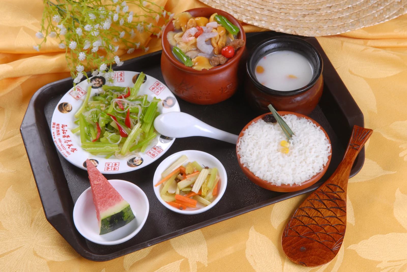 烂大街的瓦罐快餐目前还赚钱吗，看日赚1千的他是怎么说的？