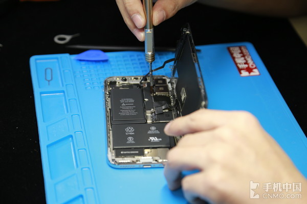 iPhone X拆机解析 双电芯设计引领新方向