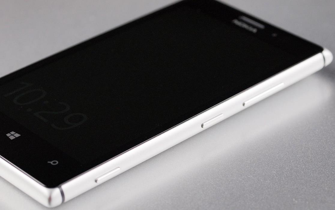 七年前的“最美诺基亚”，放在现在也不过时，期待能复刻