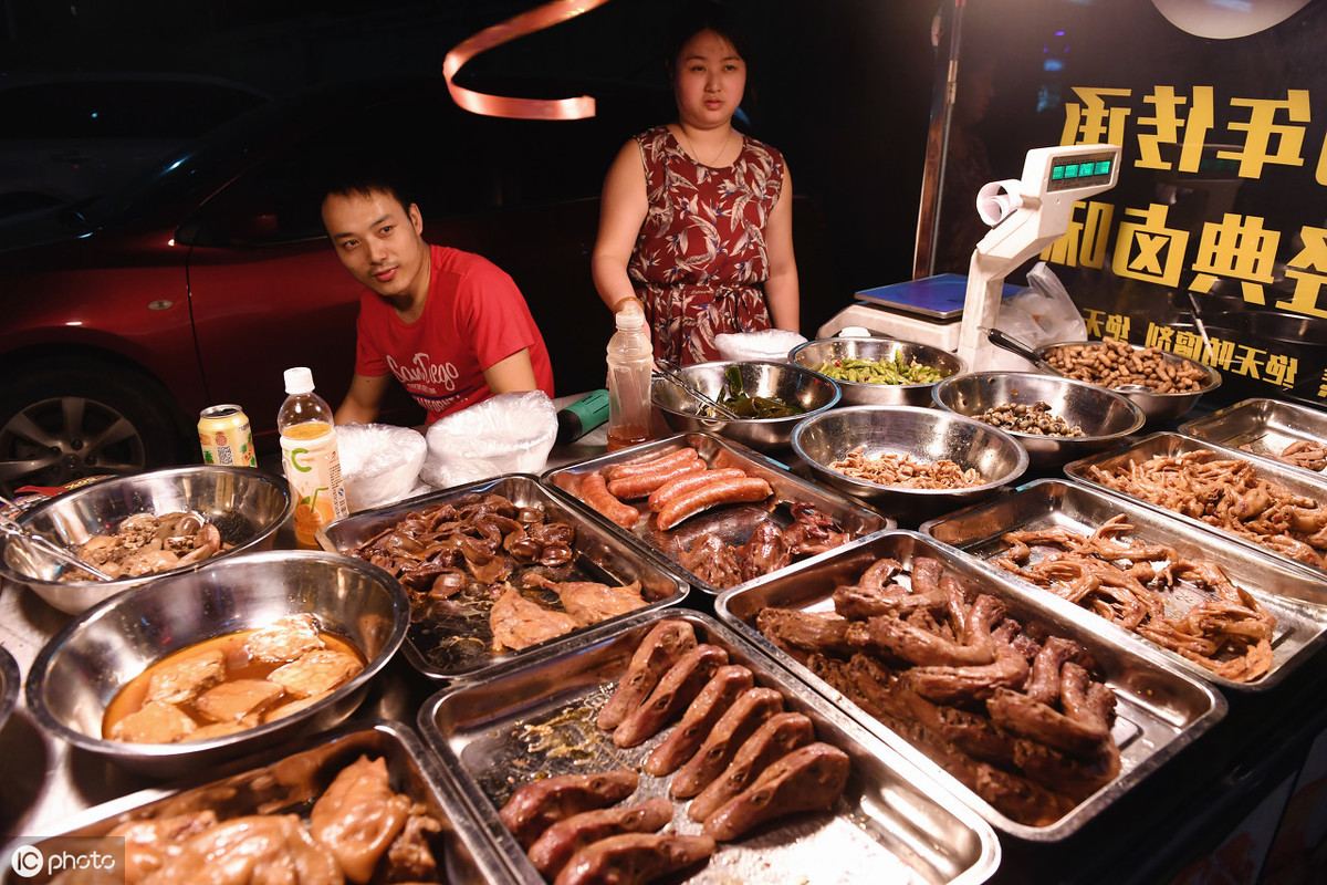 食之无肉，弃之有味，武汉人为什么喜欢“嘬”鸭脖？