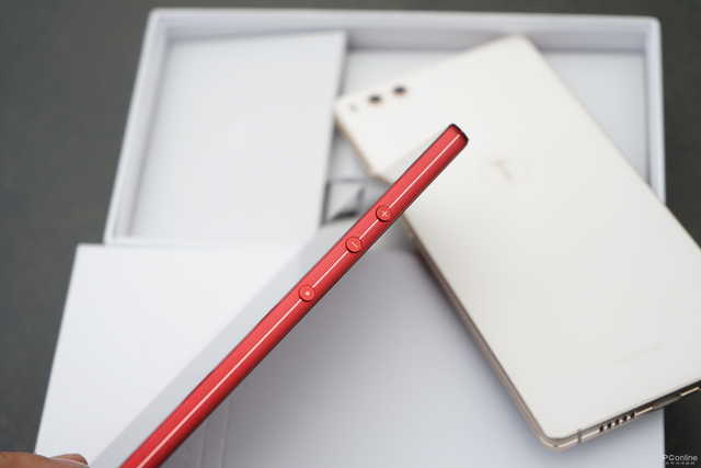 坚果3评测：轻薄长续航全面屏 售价1299元起