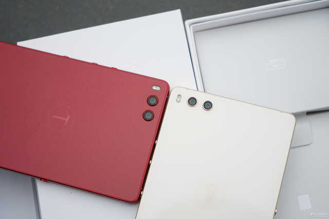 坚果3评测：轻薄长续航全面屏 售价1299元起