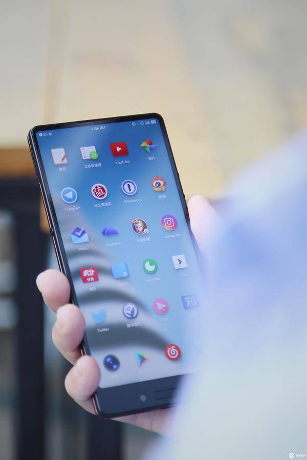 坚果 3 体验：这部小而美的千元机，拥有的不只是性价比