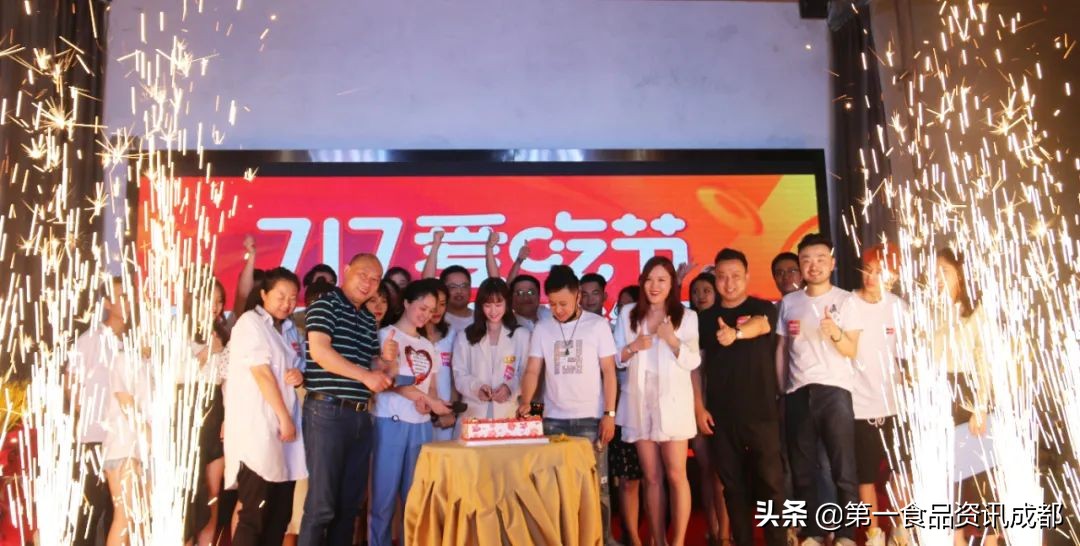 千万流量网红汇聚成都，共探寇大香、香香嘴、申唐等川菜基地