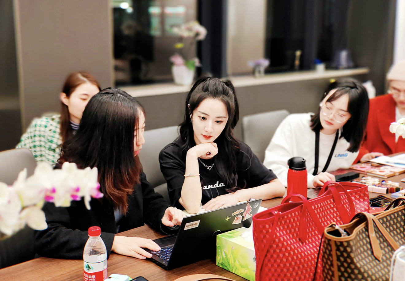 薇娅跌倒，谁会吃饱？